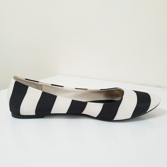 Black White Pointed Toe Ballet Flat Women Size 9.5 - Picture 3 of 9